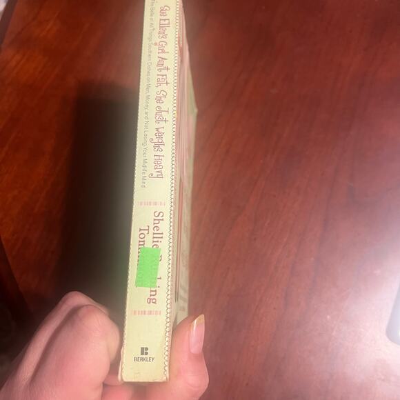 Sue Ellen's Girl Ain't Fat She Just Weighs Heavy by Shellie Rushing Tomlinson - Picture 2 of 6